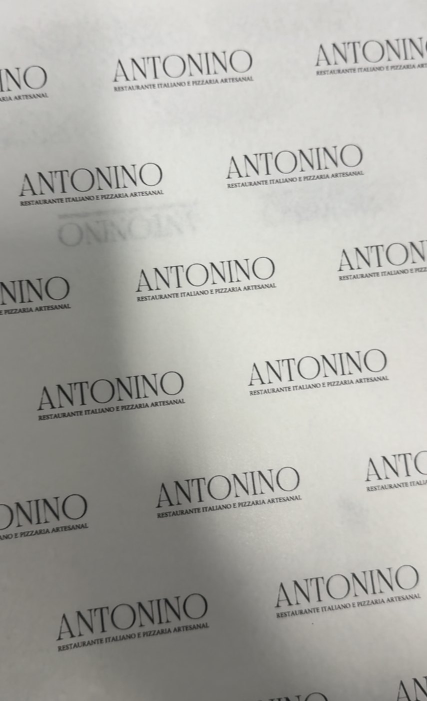 Papel seda personalizado com a logo de um restaurante